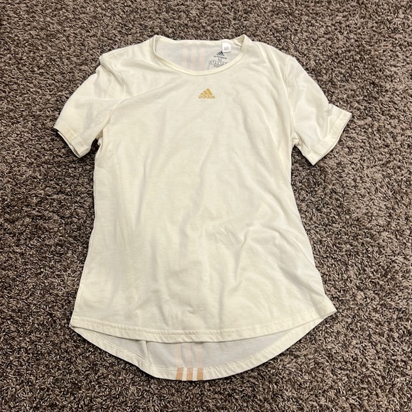 🔥 adidas tee - Picture 1 of 3